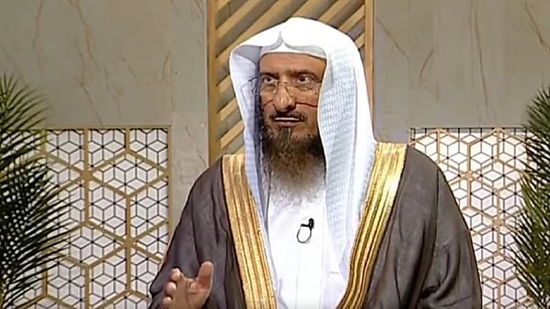 هل الزوجة تدفع زكاة الفطر من مالها أم يجب على الزوج..الماجد يجيب