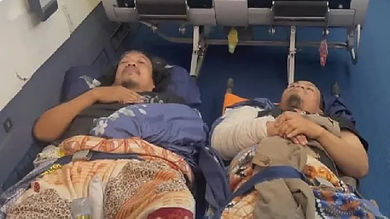 بالفيديو.. إسعاف مصابي ركاب الطائرة الإندونيسية القادمة من السودان بمطار جدة