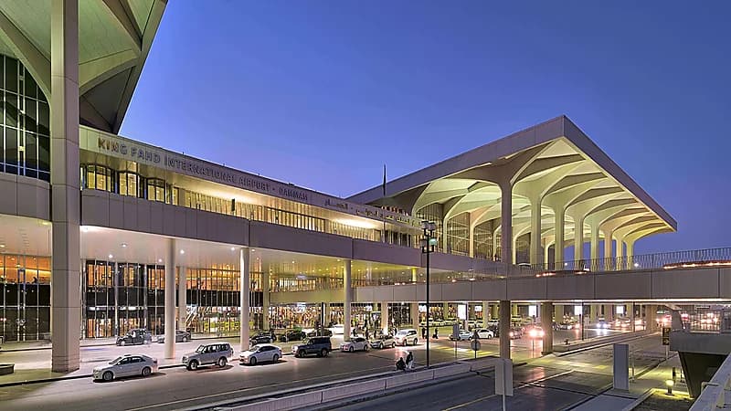 "الطيران المدني" تطرح منافسة لتشغيل رحلات مطار الملك فهد