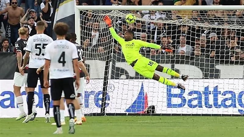 سبيزيا يتغلب على ميلان بثنائية نظيفة