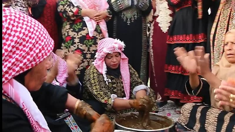 إقامة حفل حناء لولي العهد الأردني في الكرك (فيديو)