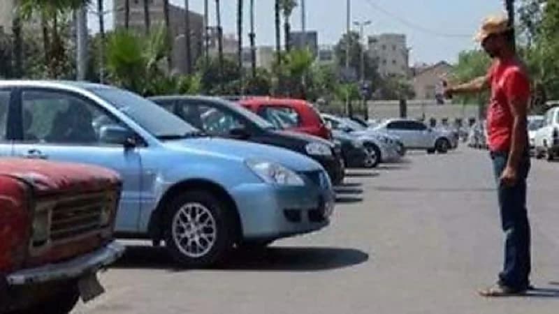 شخص يعتذر لجاره بسبب وضع سيارته أمام منزله