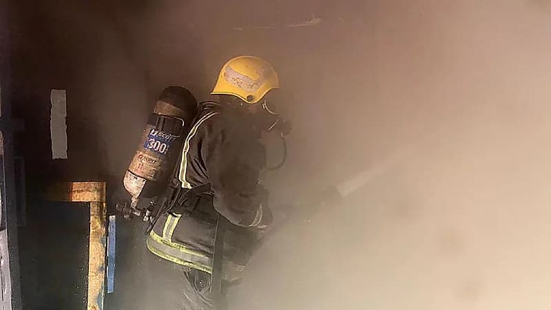 مدني الرياض يخمد حريقًا في مستودع بالصناعية الأولى