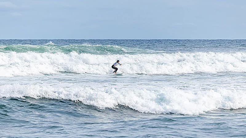راكبات الأمواج السعوديات يخضن منافسات بطولة العالم ...صور