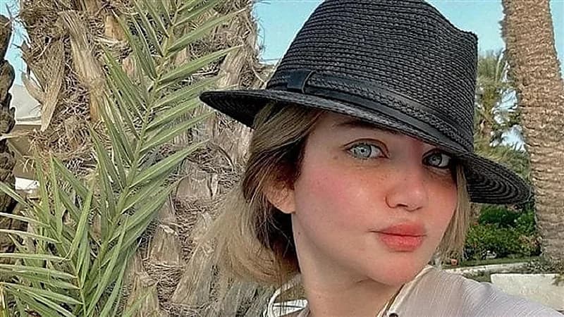 ياسمين الخطيب تثير الجدل باستعراض أنوثتها أمام البحر