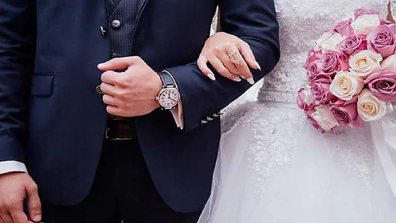 مصرع عريس صعقاً عقب زفافه