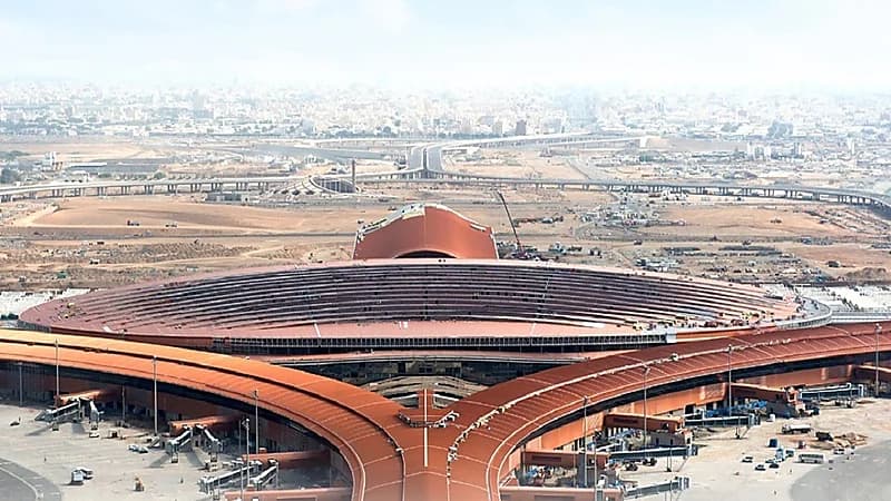 إنقاذ حياة حاجة توقف قلبها بمطار الملك عبد العزيز