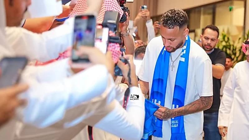 الاستعدادات قائمة لحفل تقديم النجم العالمي نيمار الليلة ..  فيديو