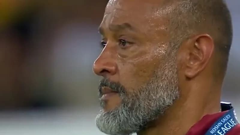 ردة فعل مدرب الاتحاد بعد هدف الهلال الرابع .. فيديو