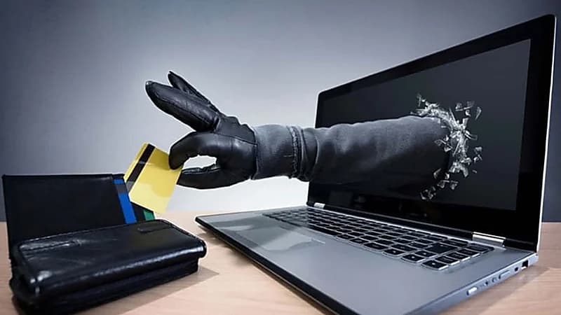 خبير يكشف عن تعرضه لعملية احتيال إلكتروني..فيديو