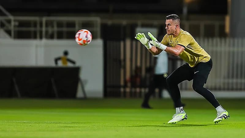 حارس الاتحاد يقترب من الرحيل للبرازيل