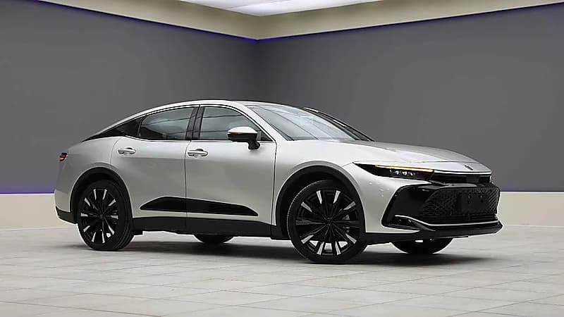 مواصفات وسعر تويوتا كراون ماجستا 2023