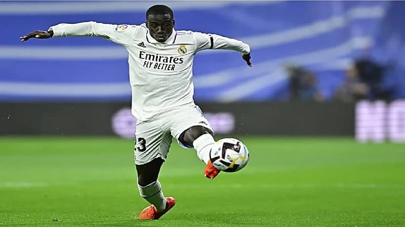 ريال مدريد يفقد خدمات مدافعه قبل مواجهة برشلونة