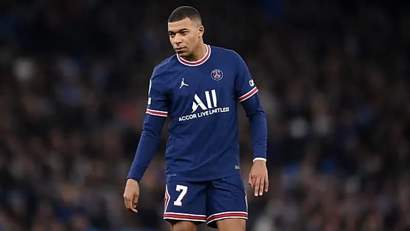 والد مبابي يعتذر لـ رئيس الريال عن وقاحة نجله