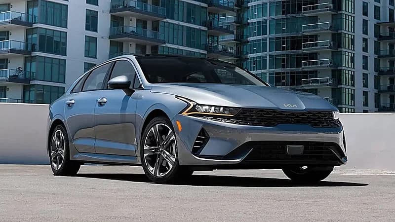 متخصص سيارات يكشف مواصفات كيا k5 2024.. فيديو