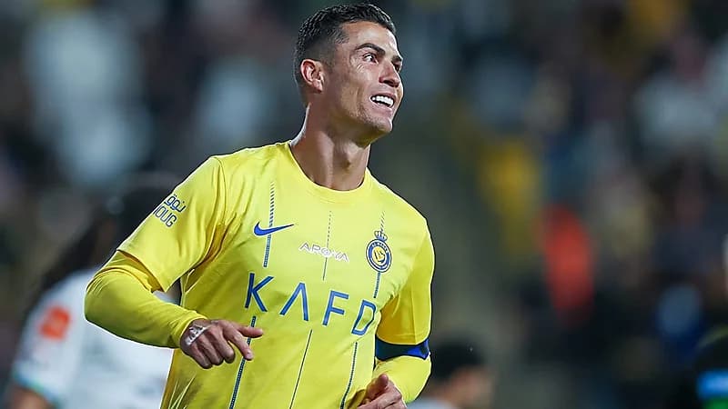 رونالدو يوجه رسالة مؤثرة إلى نجم ريال مدريد .. صورة