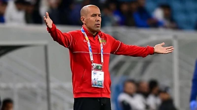 الريان القطري يفسخ عقده مع مدرب الهلال السابق