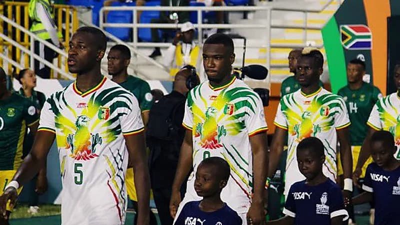 انسحاب لاعبين من المنتخب المالي تضامنًا مع صديقهم