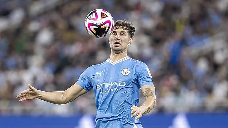 مانشستر سيتي يطلب مبلغ ضخم للتخلي عن مدافعه للاتحاد