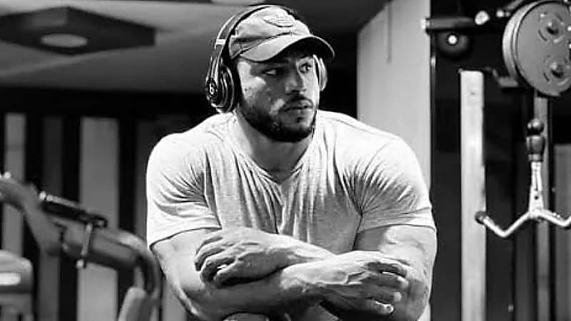 وفاة بطل كمال أجسام مصري شهير بعد تعرضه لحادث سير