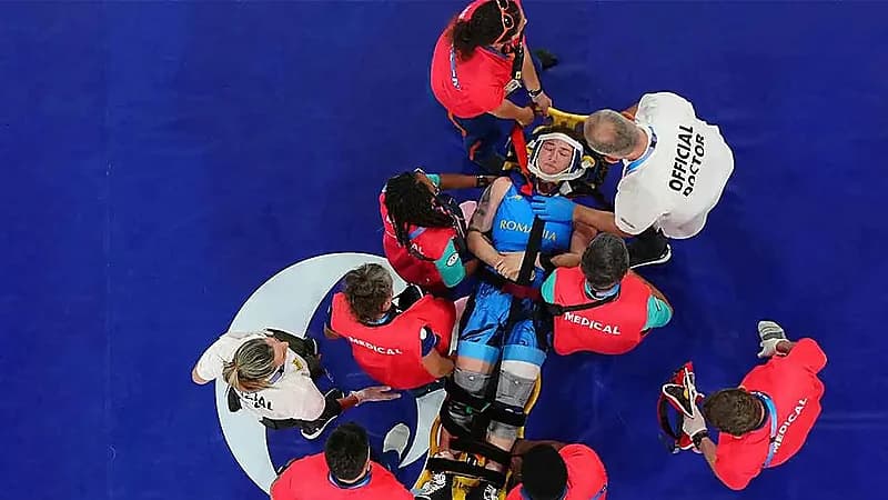 إصابة خطيرة لمصارعة رومانية في أولمبياد باريس .. صور وفيديو