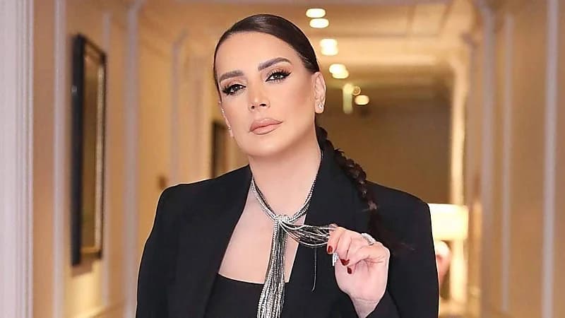 فنانة سورية: بعت سيارتي لأني لم أملك ثمن البنزين