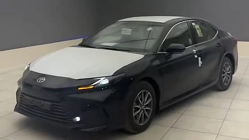 مواصفات وأسعار سيارة تويوتا كامري 2025 ستاندر .. فيديو