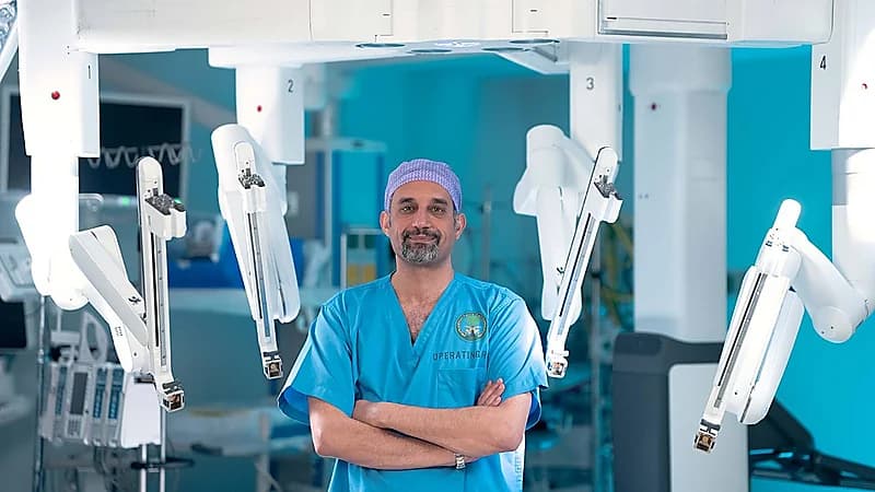 BBC NEWS البريطانية تتحدث عن أول عملية زراعة قلب آلية في العالم قام بها فريق جراحين سعوديين ..فيديو