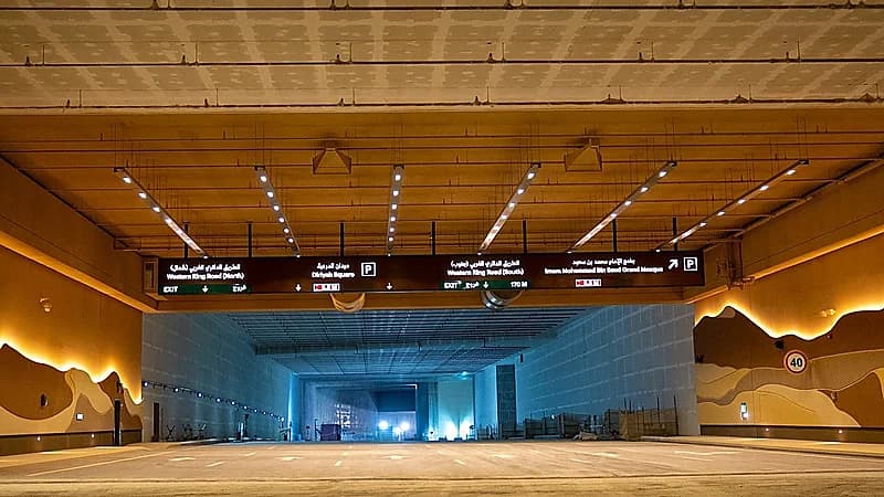 لقطات لأحد الأنفاق الرئيسية بمشروع "الدرعية"