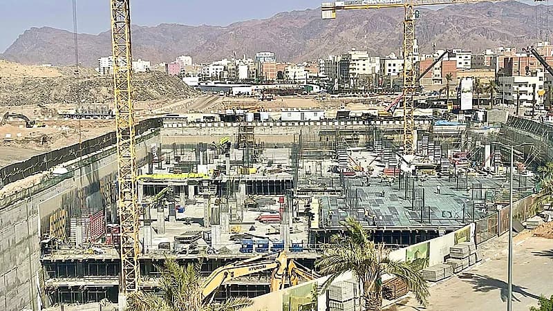 الانتهاء من أعمال الأساسات من مشروع مستشفى الأنصار بالمدينة المنورة ..صور