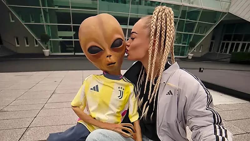 جلسة تصوير غريبة لأليشا ليمان تثير جدلاً واسعًا .. صور