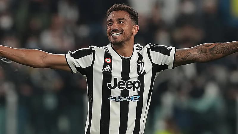 النصر ينافس نابولي لضم دانيلو