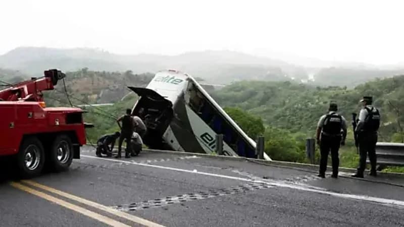 حادث مروع يودي بحياة 8 أشخاص ويصيب 27 آخرين في المكسيك