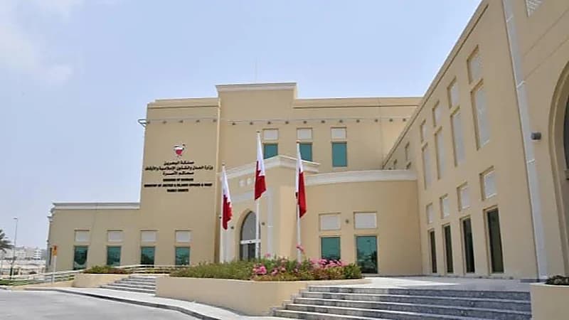 بحريني يهرب بطفله الرضيع ويطلق زوجته بالخداع