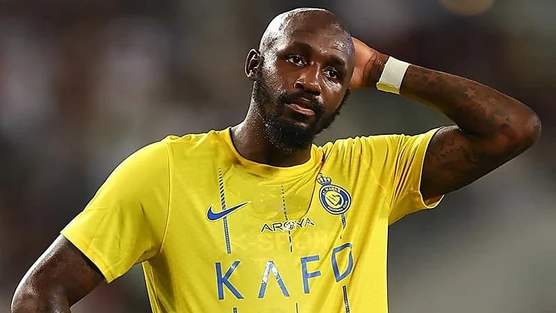 محترف النصر يغادر إلى فرنسا