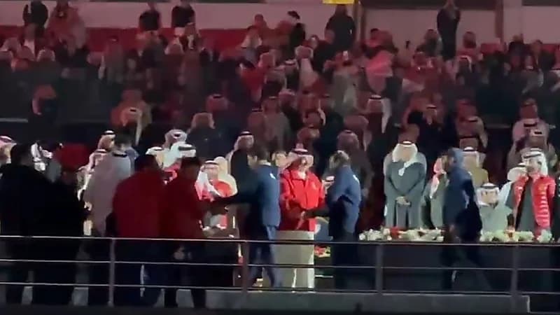 ملك البحرين يستقبل بعثة المنتخب بعد تتويجه بلقب خليجي 26 .. فيديو