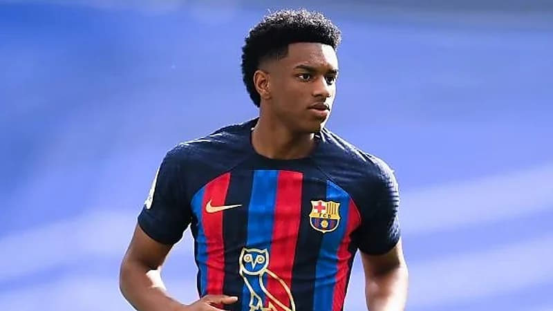 موقف محرج لنجم برشلونة بعد سؤاله عن اسم مدرب أتلانتا .. فيديو