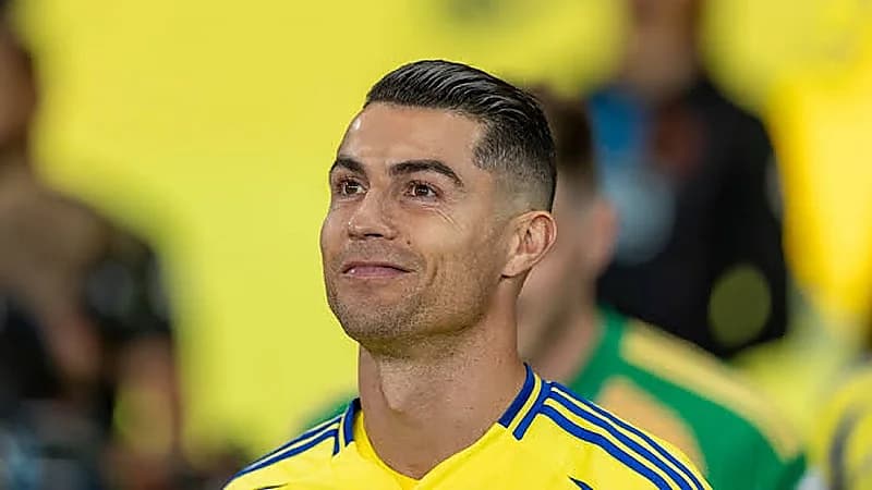 أوزيل: رونالدو أعظم لاعب كرة قدم في التاريخ .. فيديو