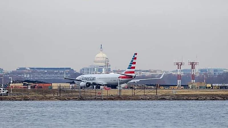 طائرة أمريكية تغير مسارها بعد تهديد بوجود قنبلة