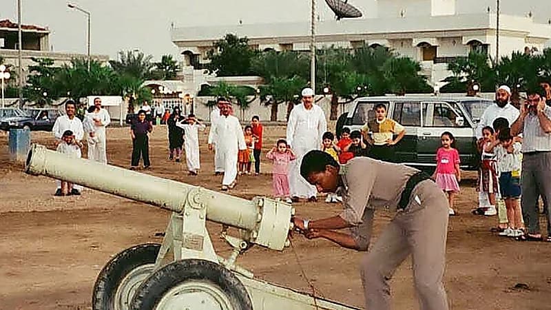 فرحة الأطفال بمشاهدة مدفع الإفطار في التسعينيات مع ذويهم... صور