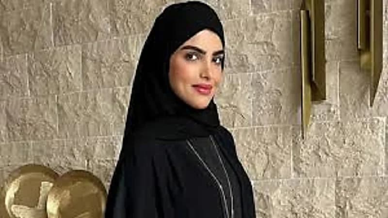 سارة الودعاني توثق رد فعل والدها بعدما أخبرته بتخليها عن الحجاب .. فيديو