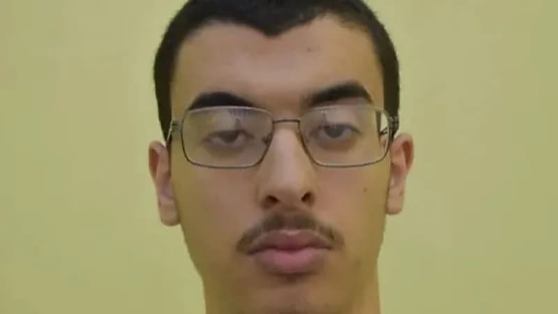 سجين ليبي يطعن 3 ضباط بريطانيين ويحرقهم بالزيت المغلي