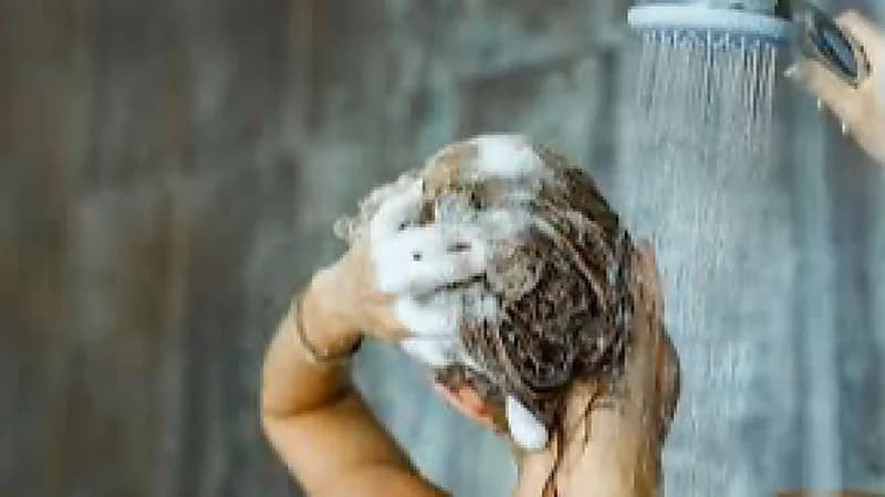 مختص:الاستحمام صباحاً يضر البشرة