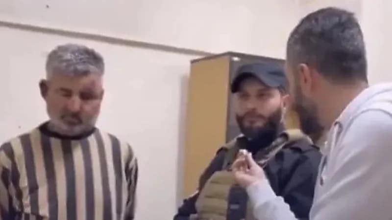 معتقل سوري يواجه سجانه: أجبرني على الإفطار في نهار رمضان