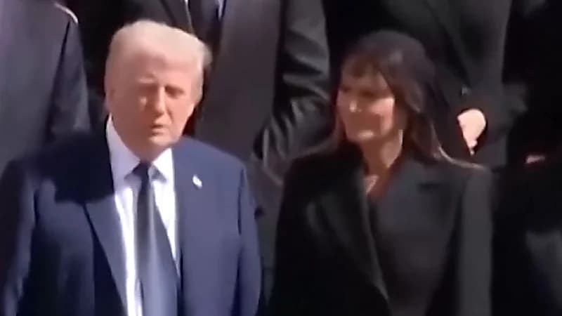 ترامب يمسك يد زوجته المتأثرة لوفاة بابا الفاتيكان .. فيديو