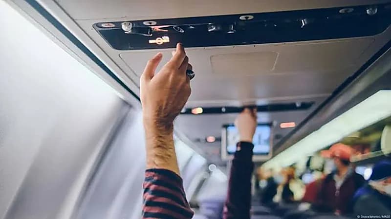 امرأة تتعرض لاعتداء جنسي على متن طائرة