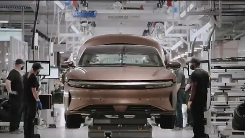 جولة بمصنع لوسد أحد نماذج الشراكة السعودية الأميركية ..فيديو