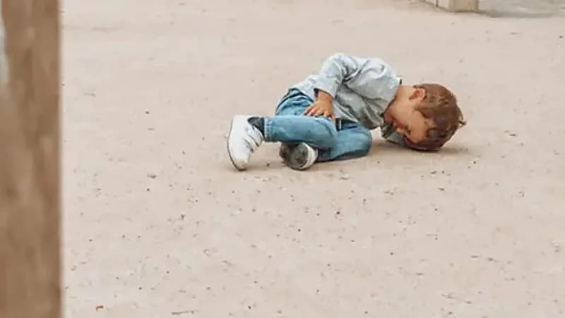 نجاة عجيبة لطفل سقط من الطابق الـ 15!