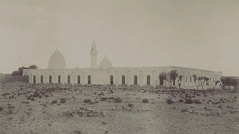 صورة نادرة لمسجد ابن عباس في الطائف تعود لأكثر من 130 عامًا