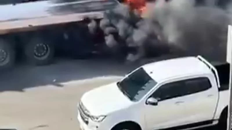 مدني الرياض يخمد حريق ناتج عن تصاد شاحنة بسيارة خاصة ..فيديو